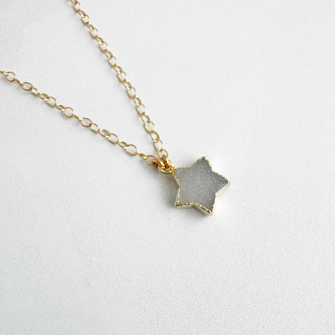 Dainty Star Necklace in Gold - Gray Druzy