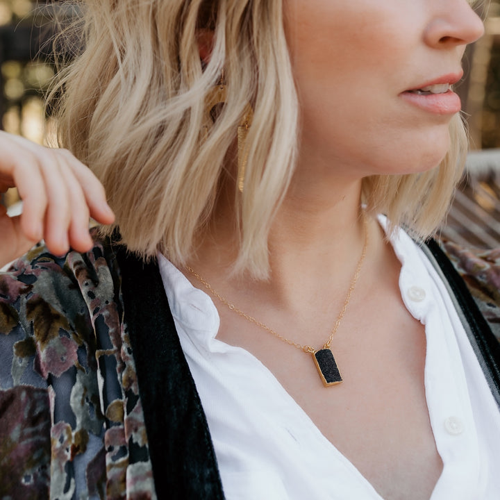 Vertical Bar Necklace in Gold – Black Druzy