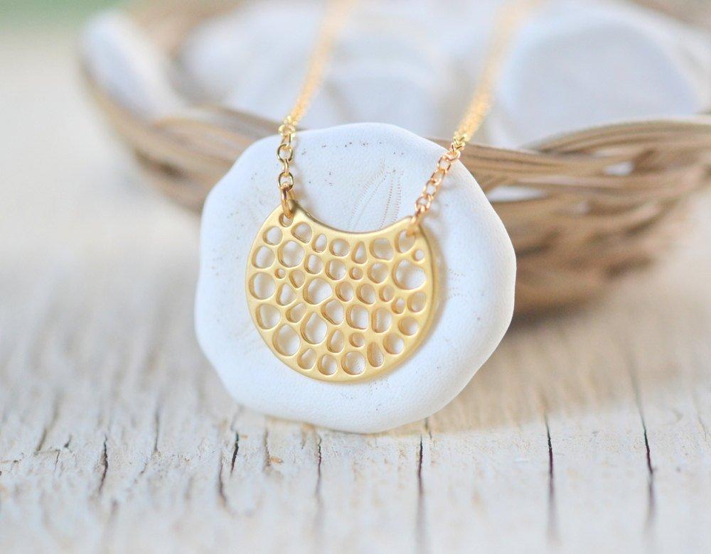 Gold Crescent Pendant Necklace. Simple Gold Necklace. Moon Pendant Necklace. Layering Jewelry.
