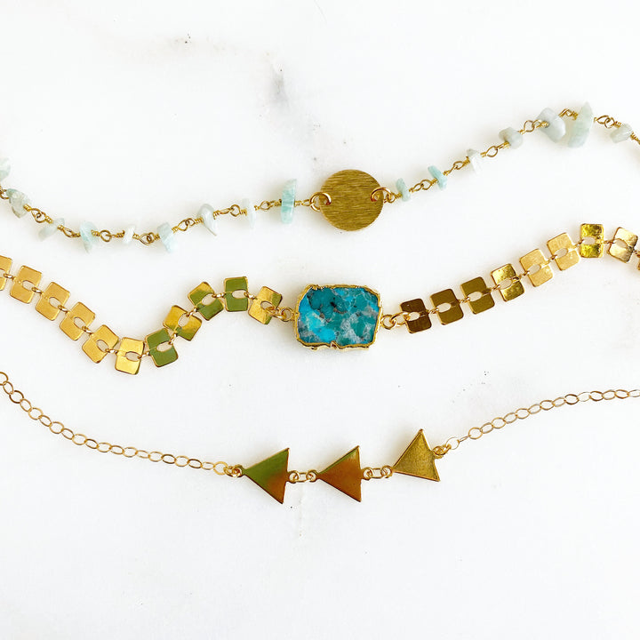 Textured Gold Disk and Amazonite Chip Beaded Bracelet. Simple Boho Chic Bracelet in Gold