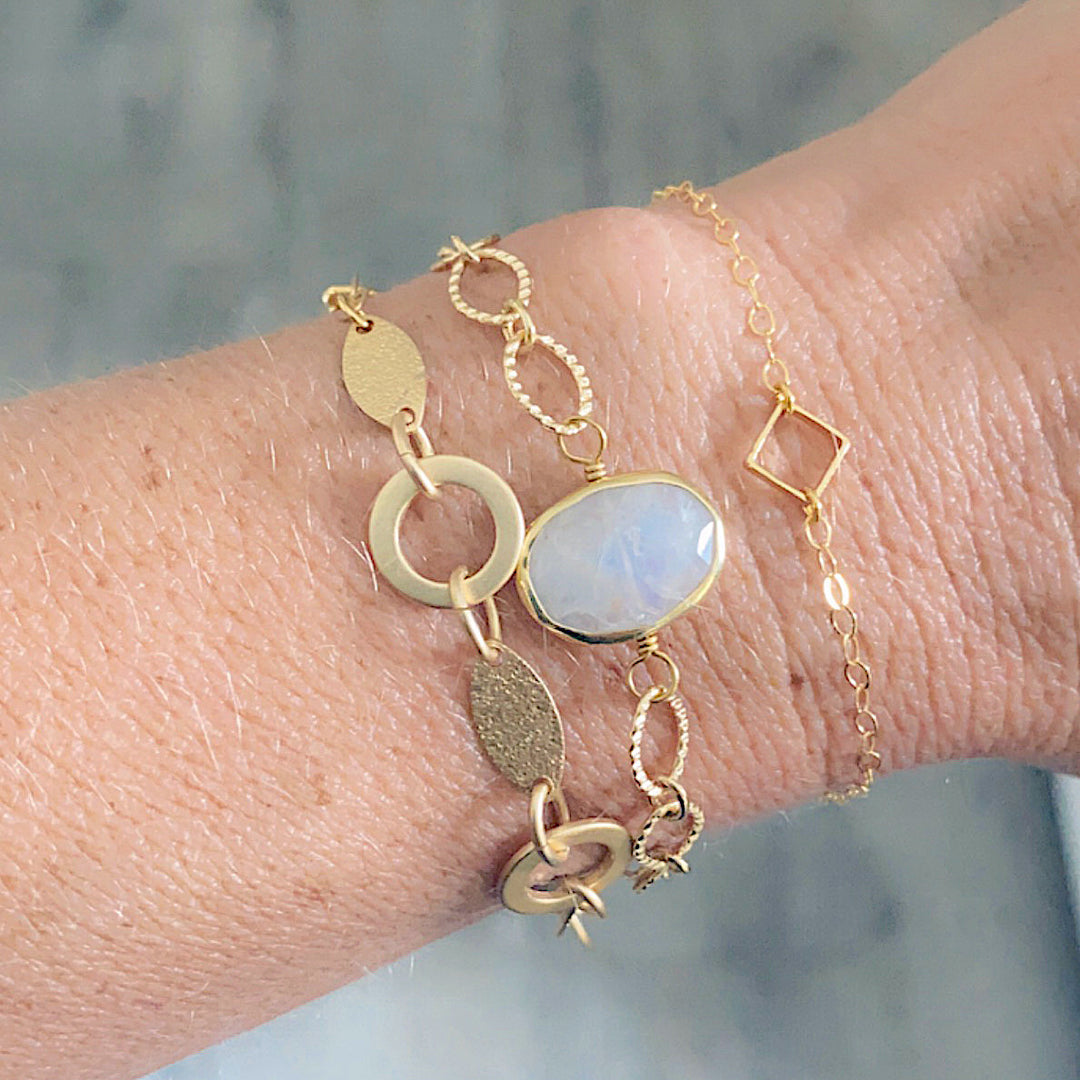 Oval Bezel Gold Chain Bracelet. Simple Gold Textured Chain Stone Bracelet