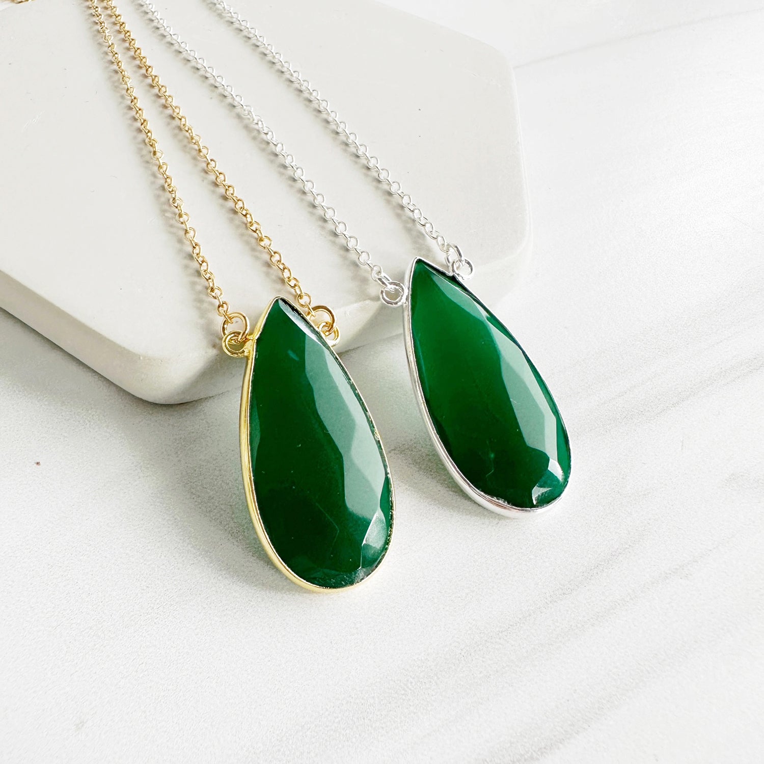 Lisa Nik 18k Gold Green Quartz Kite Shape Pendant – Smyth Jewelers